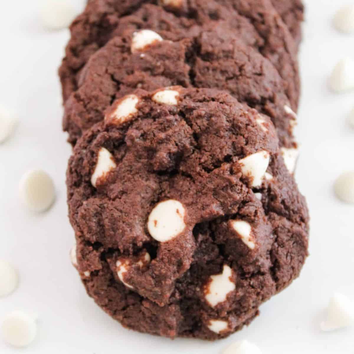 White chocolate cookies on a surface, surrounded by white chocolate kisses.