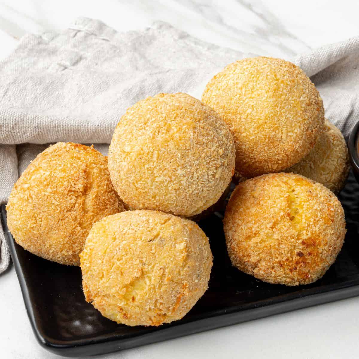 Delicious, creamy cheese balls coated with bread crumbs, perfect for snacking or parties. Easy to make and flavorful.
